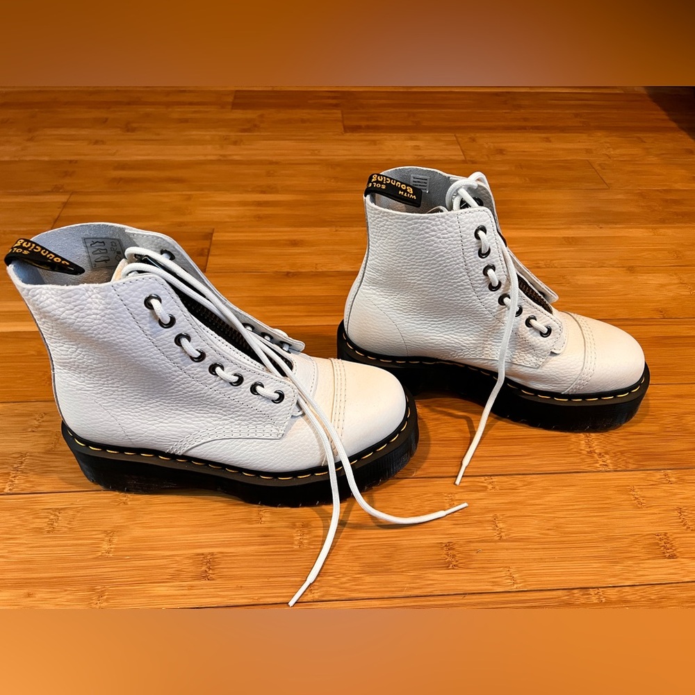 BRAND NEW DR. MARTENS SINCLAIR MILLED NAPA LEATHER PLATFORM BOOTS
